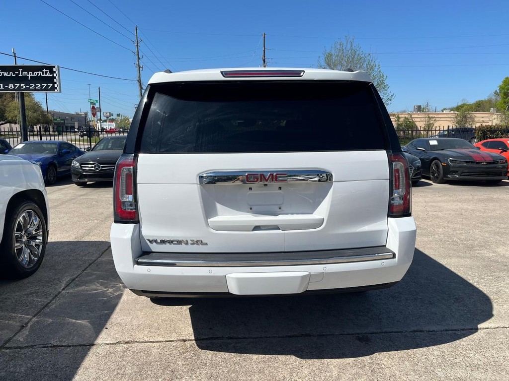 GMC Yukon XL Vehicle Full-screen Gallery Image 07