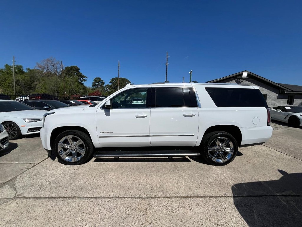 GMC Yukon XL Vehicle Full-screen Gallery Image 09