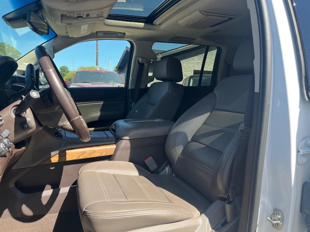 GMC Yukon XL Vehicle Full-screen Gallery Image 11