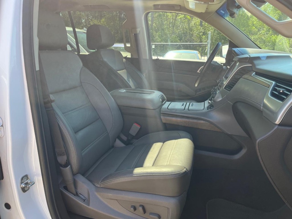 GMC Yukon XL Vehicle Full-screen Gallery Image 14