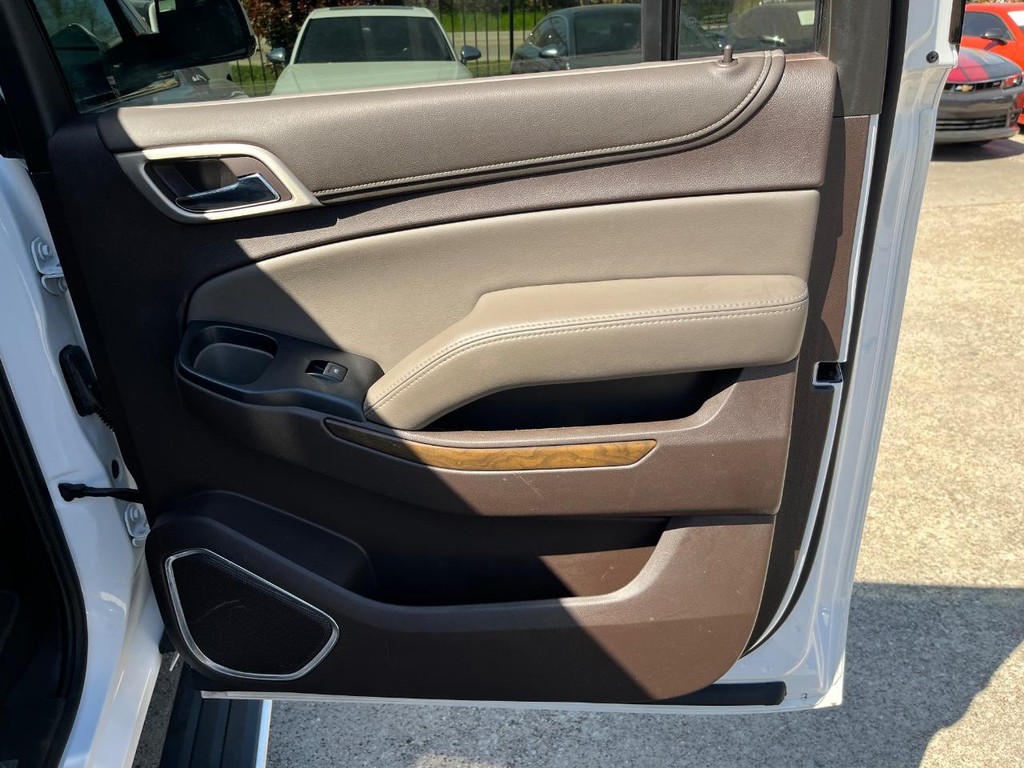 GMC Yukon XL Vehicle Full-screen Gallery Image 17