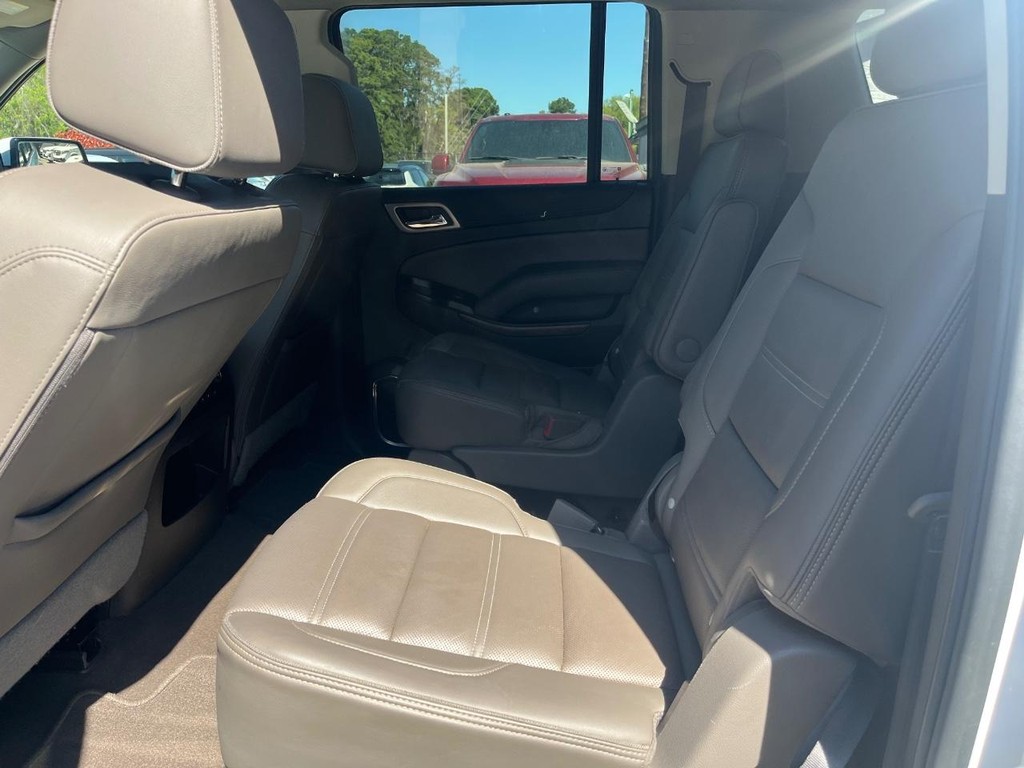 GMC Yukon XL Vehicle Full-screen Gallery Image 19