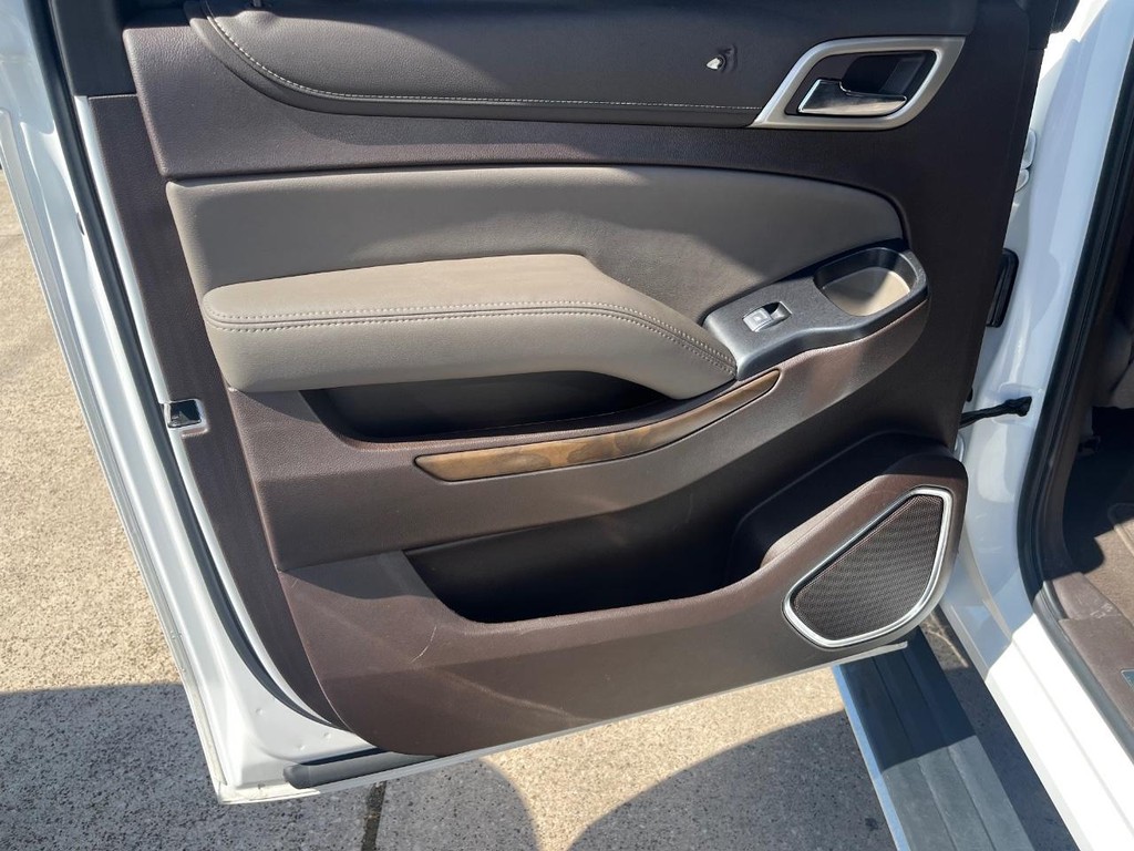 GMC Yukon XL Vehicle Full-screen Gallery Image 20