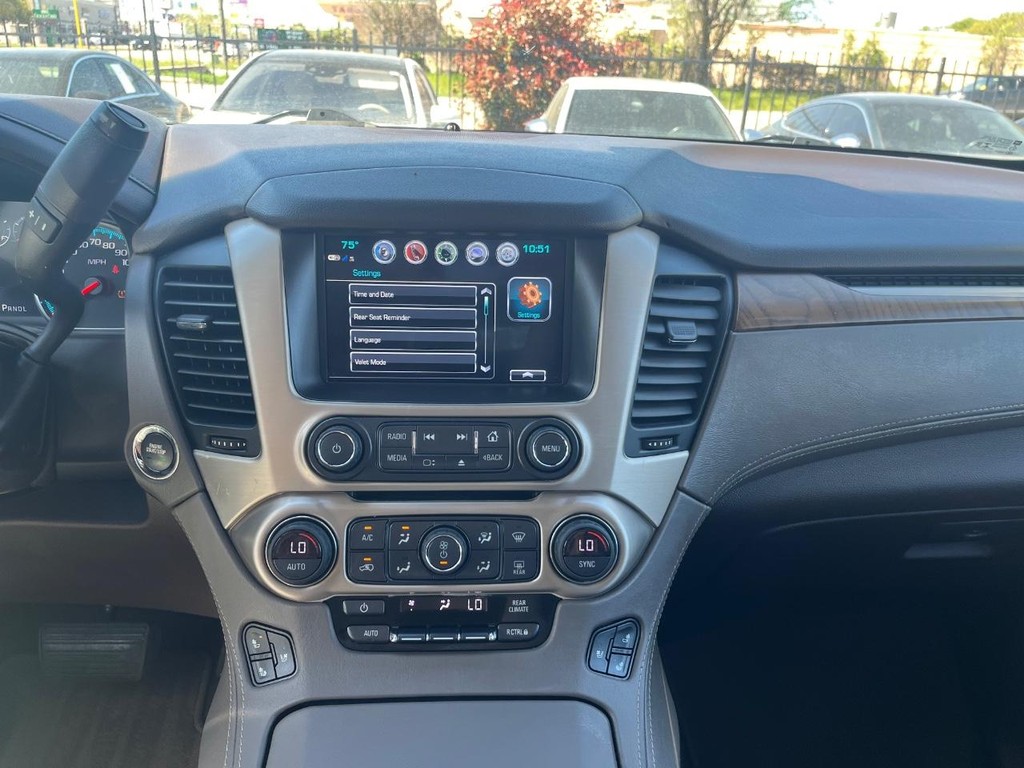 GMC Yukon XL Vehicle Full-screen Gallery Image 24