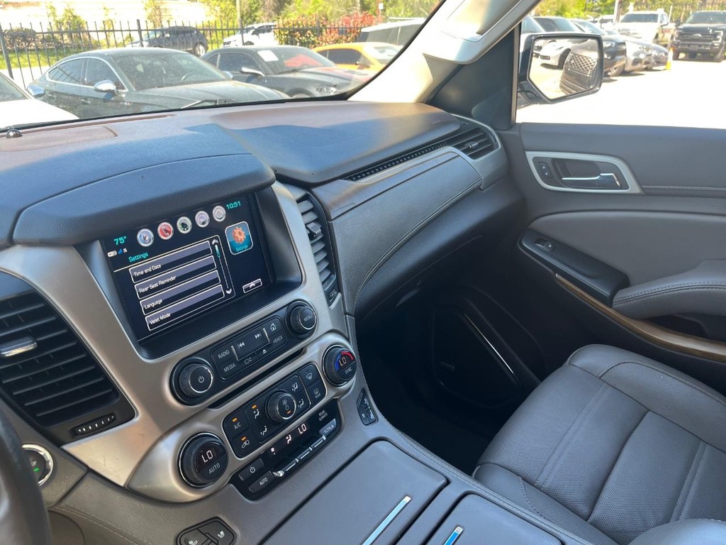 GMC Yukon XL Vehicle Full-screen Gallery Image 28