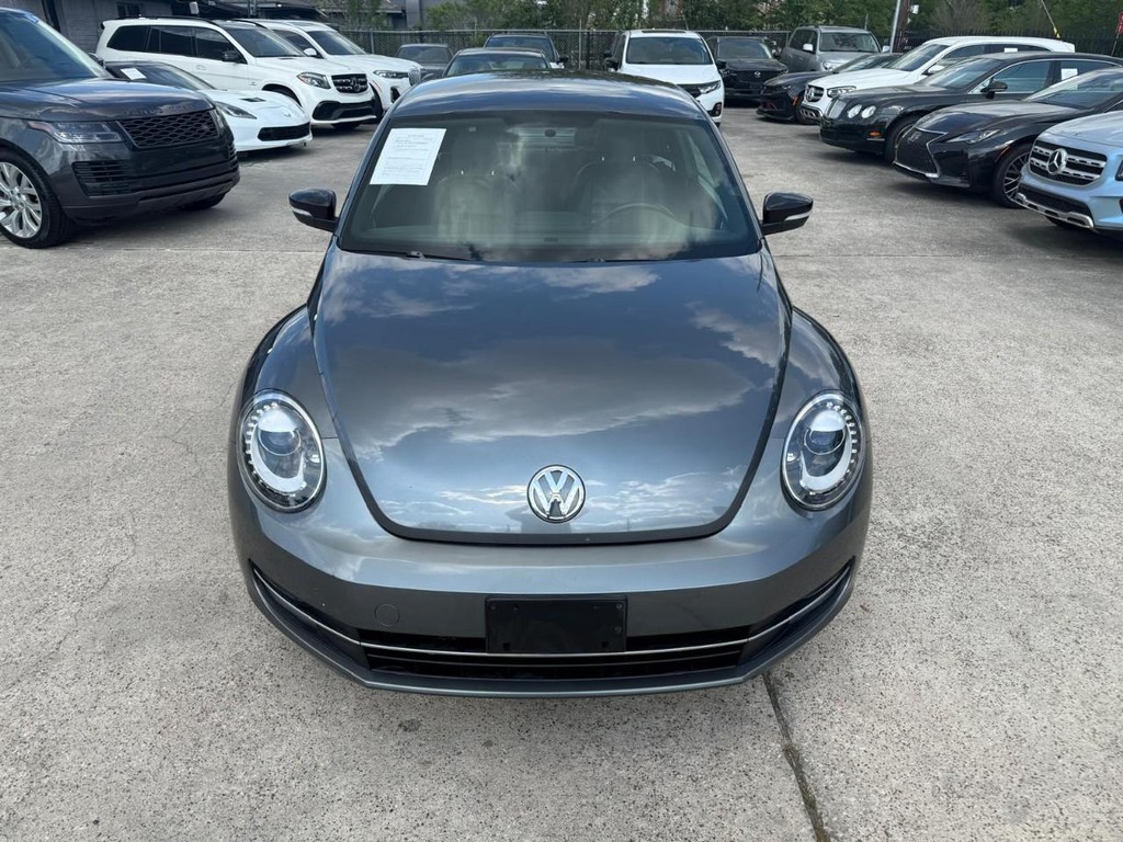 Volkswagen Beetle Vehicle Full-screen Gallery Image 03