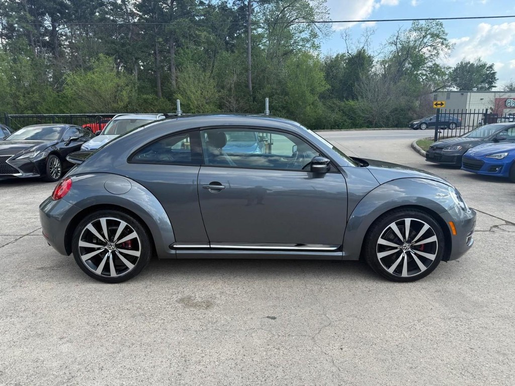 Volkswagen Beetle Vehicle Full-screen Gallery Image 05