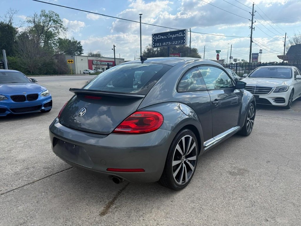 Volkswagen Beetle Vehicle Full-screen Gallery Image 06