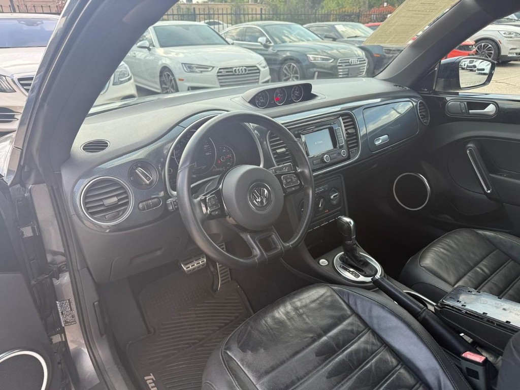 Volkswagen Beetle Vehicle Full-screen Gallery Image 10