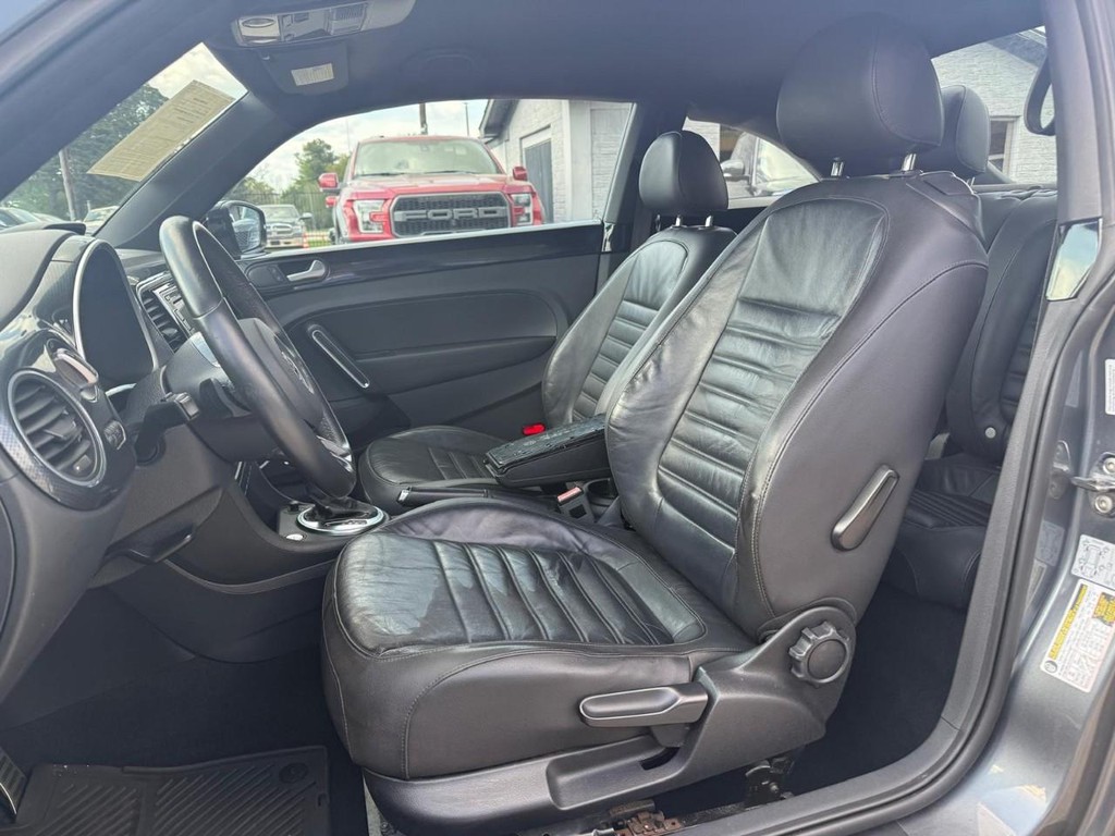 Volkswagen Beetle Vehicle Full-screen Gallery Image 11