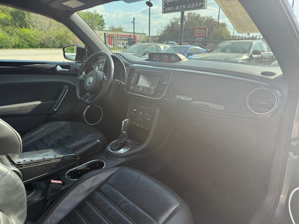 Volkswagen Beetle Vehicle Full-screen Gallery Image 13