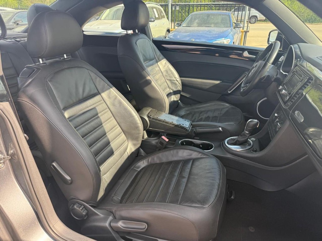 Volkswagen Beetle Vehicle Full-screen Gallery Image 14