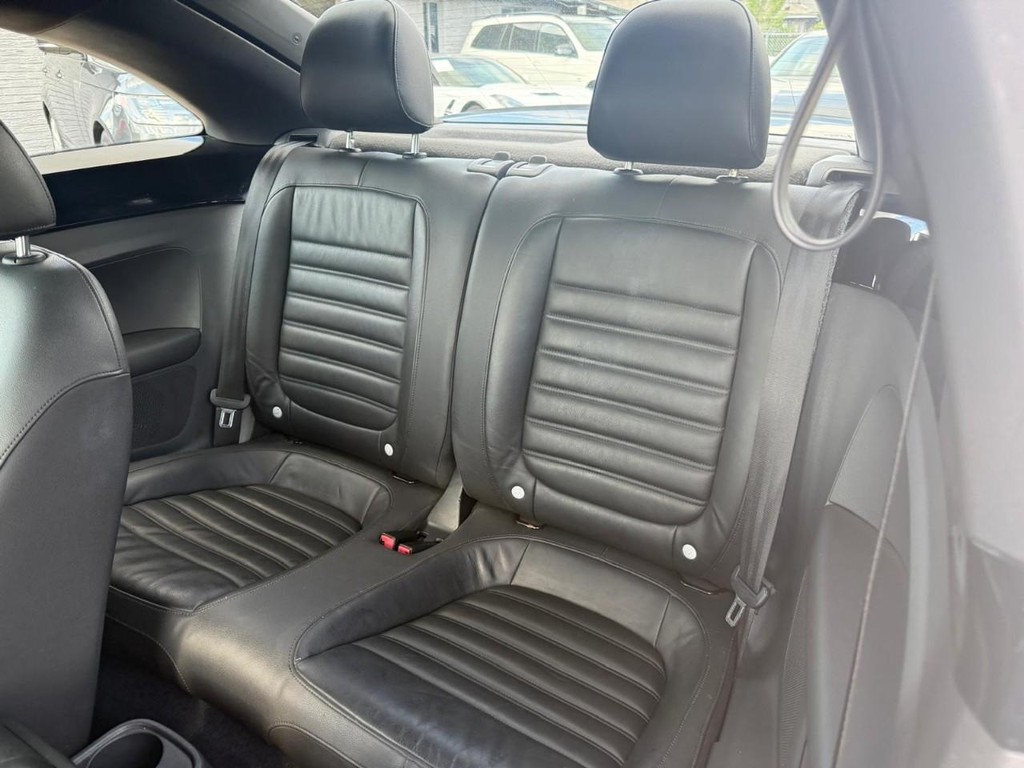 Volkswagen Beetle Vehicle Full-screen Gallery Image 16