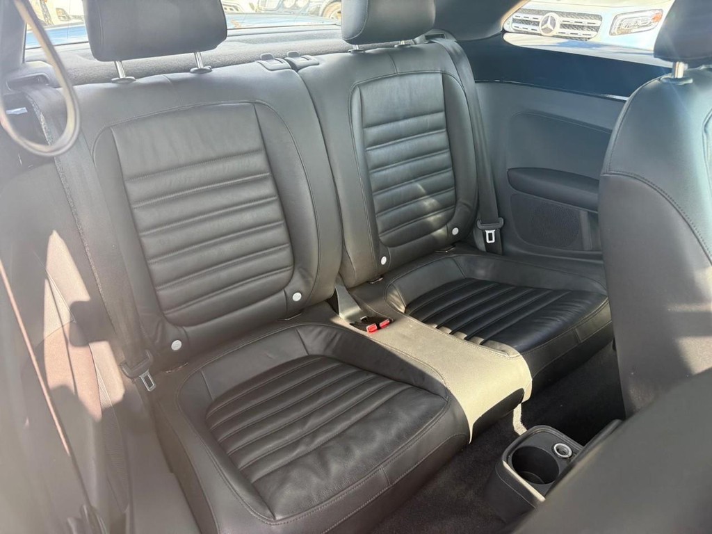 Volkswagen Beetle Vehicle Full-screen Gallery Image 17
