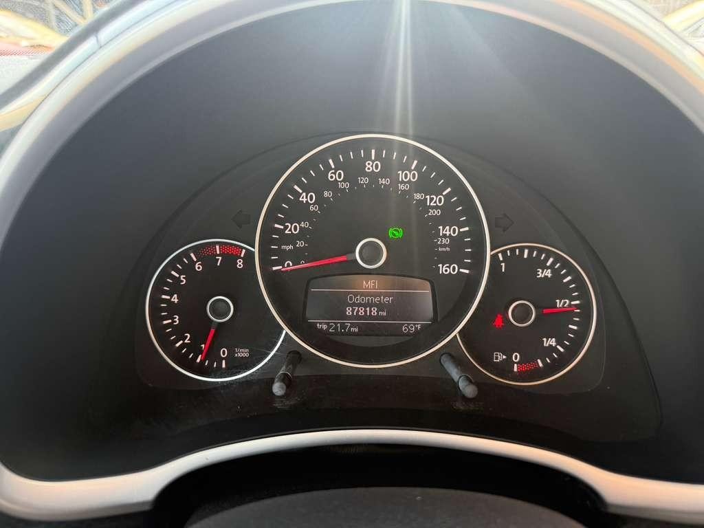 Volkswagen Beetle Vehicle Full-screen Gallery Image 19