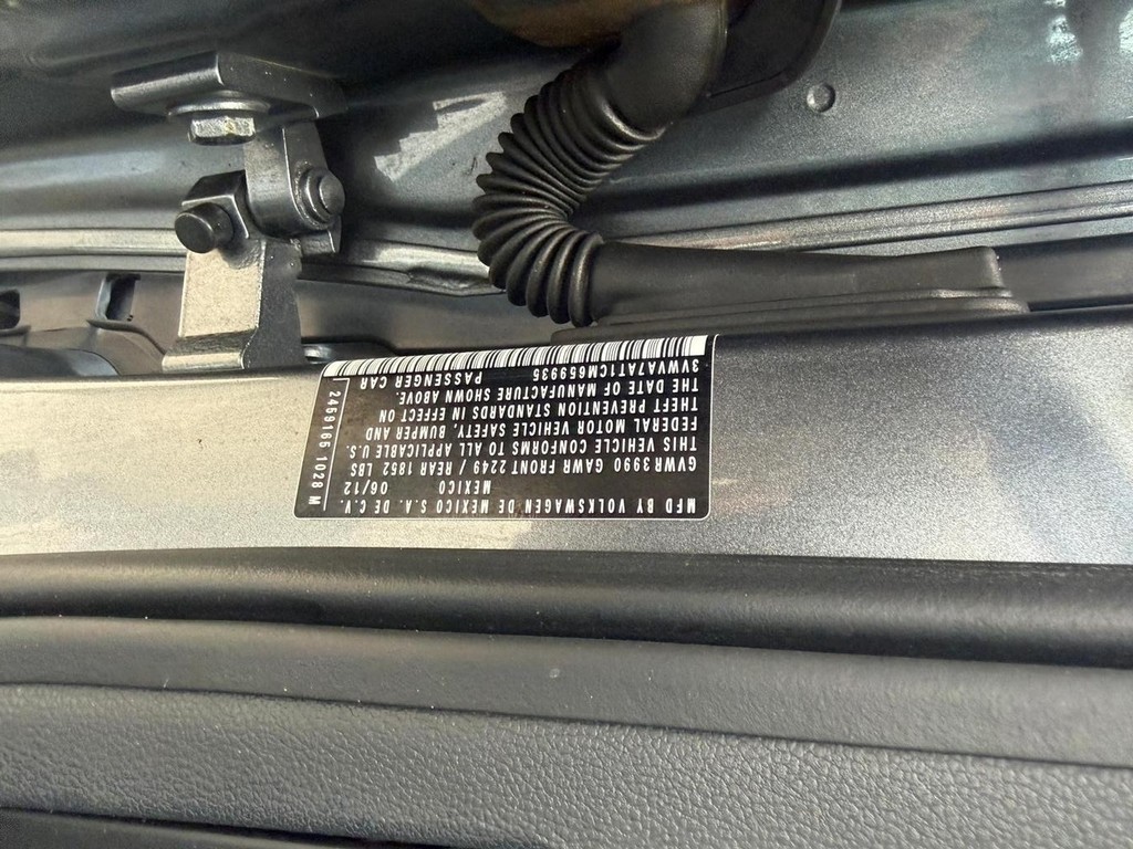 Volkswagen Beetle Vehicle Full-screen Gallery Image 24