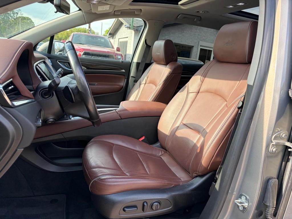 Buick Enclave Vehicle Full-screen Gallery Image 11