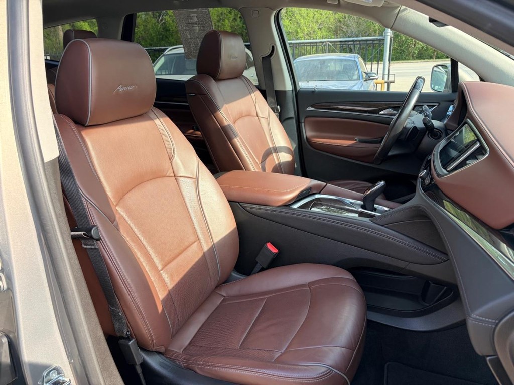 Buick Enclave Vehicle Full-screen Gallery Image 14