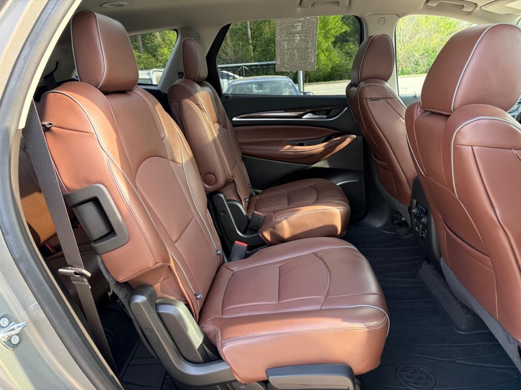 Buick Enclave Vehicle Full-screen Gallery Image 16