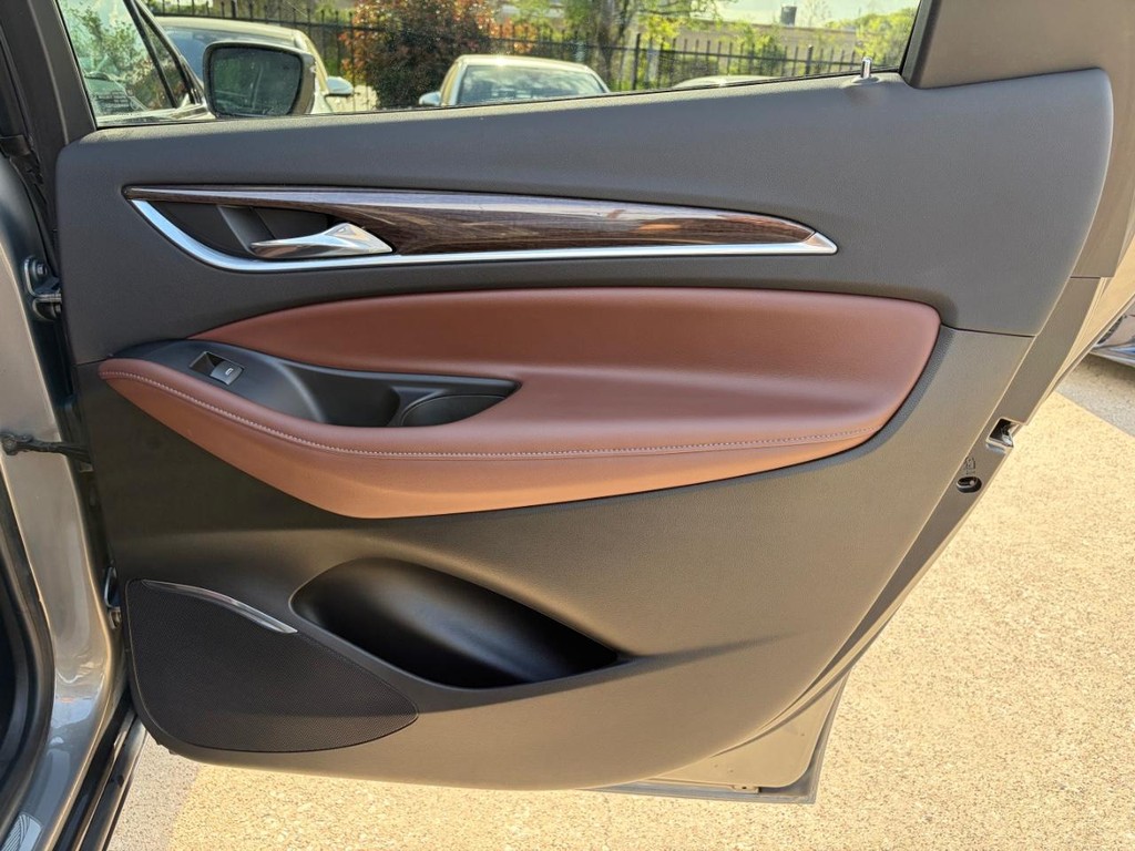 Buick Enclave Vehicle Full-screen Gallery Image 17