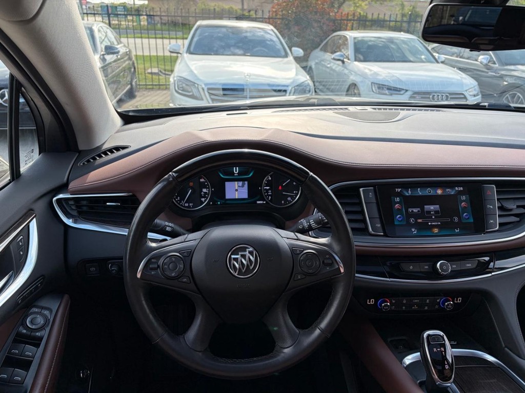 Buick Enclave Vehicle Full-screen Gallery Image 21