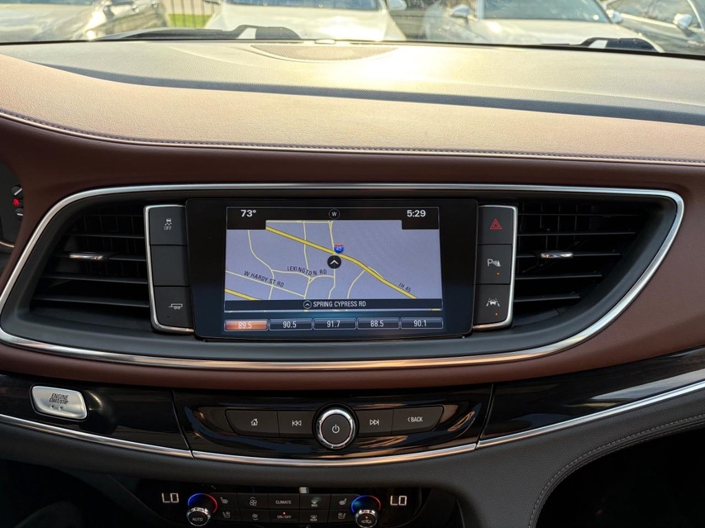 Buick Enclave Vehicle Full-screen Gallery Image 23
