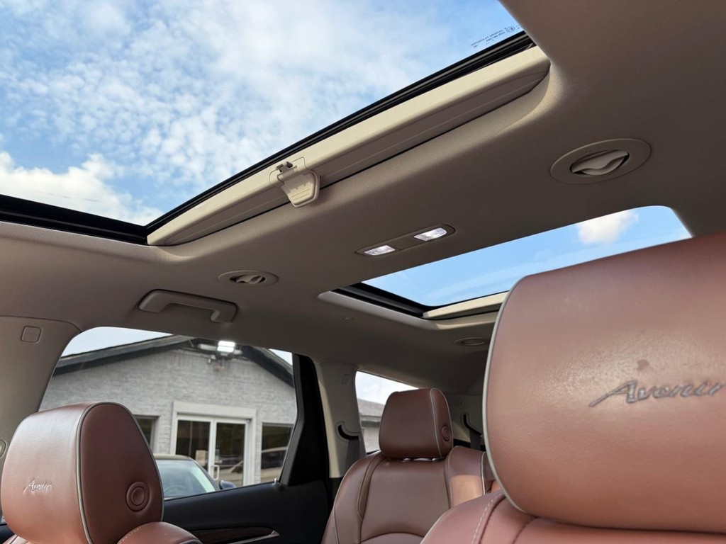 Buick Enclave Vehicle Full-screen Gallery Image 28