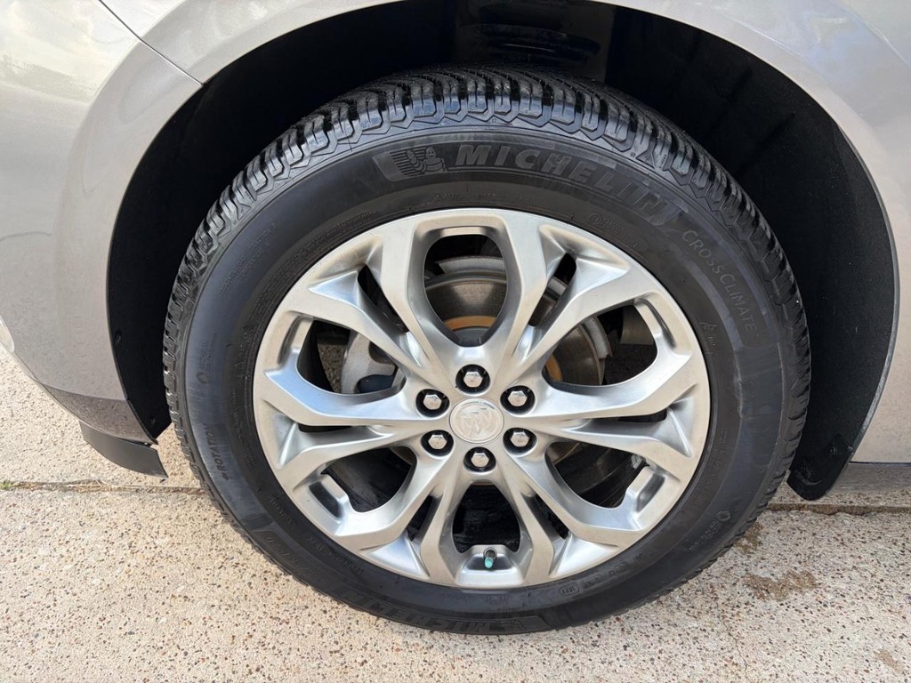 Buick Enclave Vehicle Full-screen Gallery Image 29