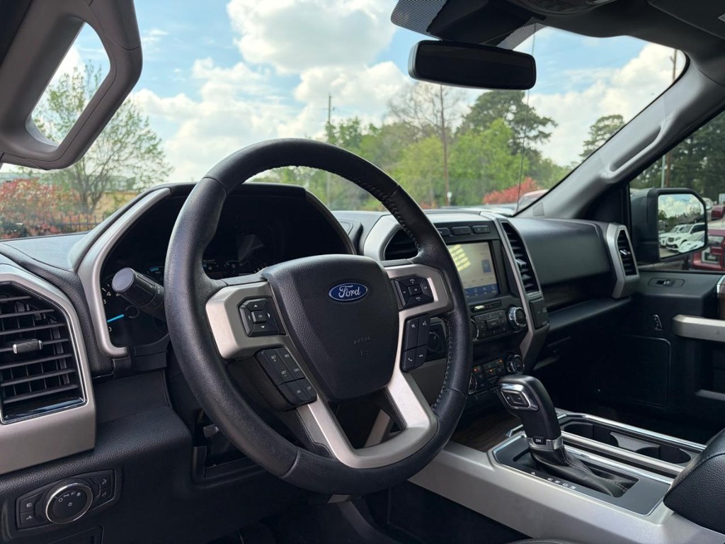 Ford F-150 Vehicle Full-screen Gallery Image 10