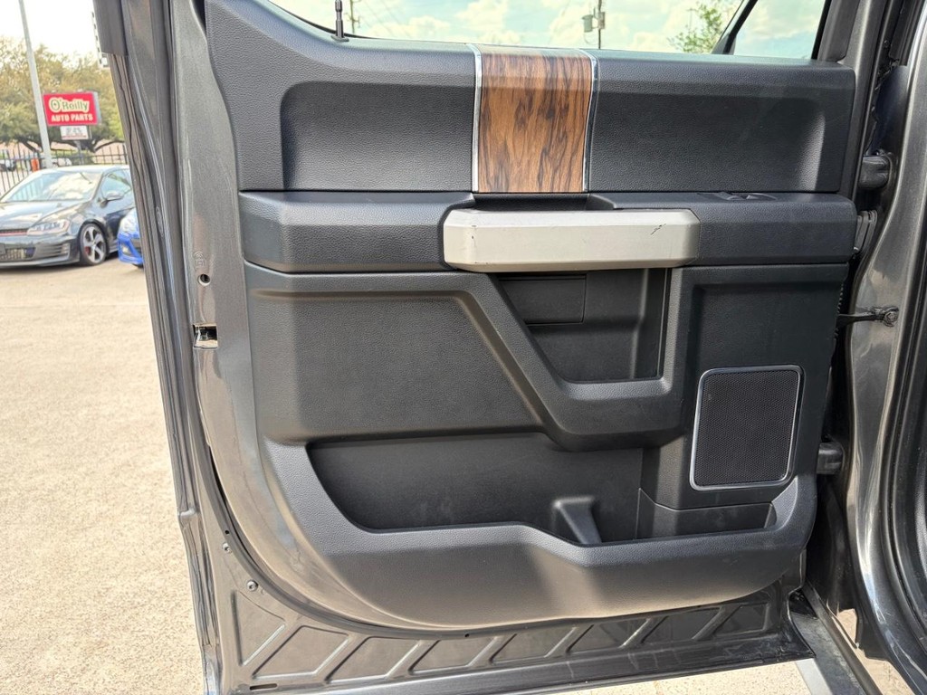 Ford F-150 Vehicle Full-screen Gallery Image 19