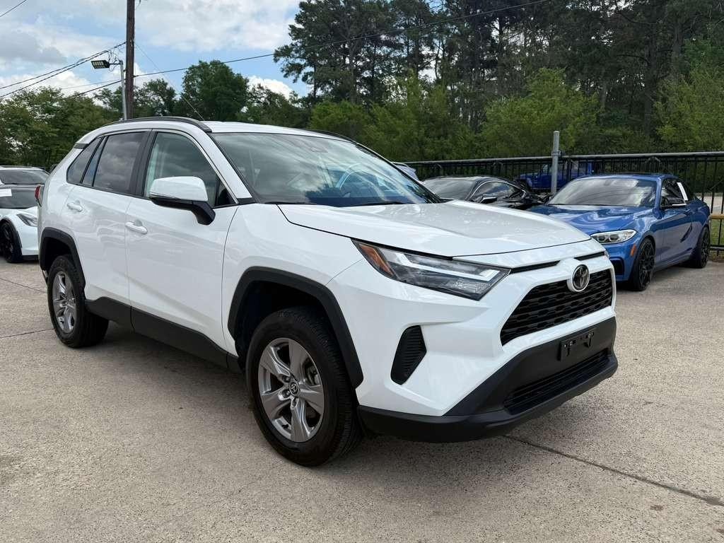 Toyota RAV4 Vehicle Full-screen Gallery Image 04