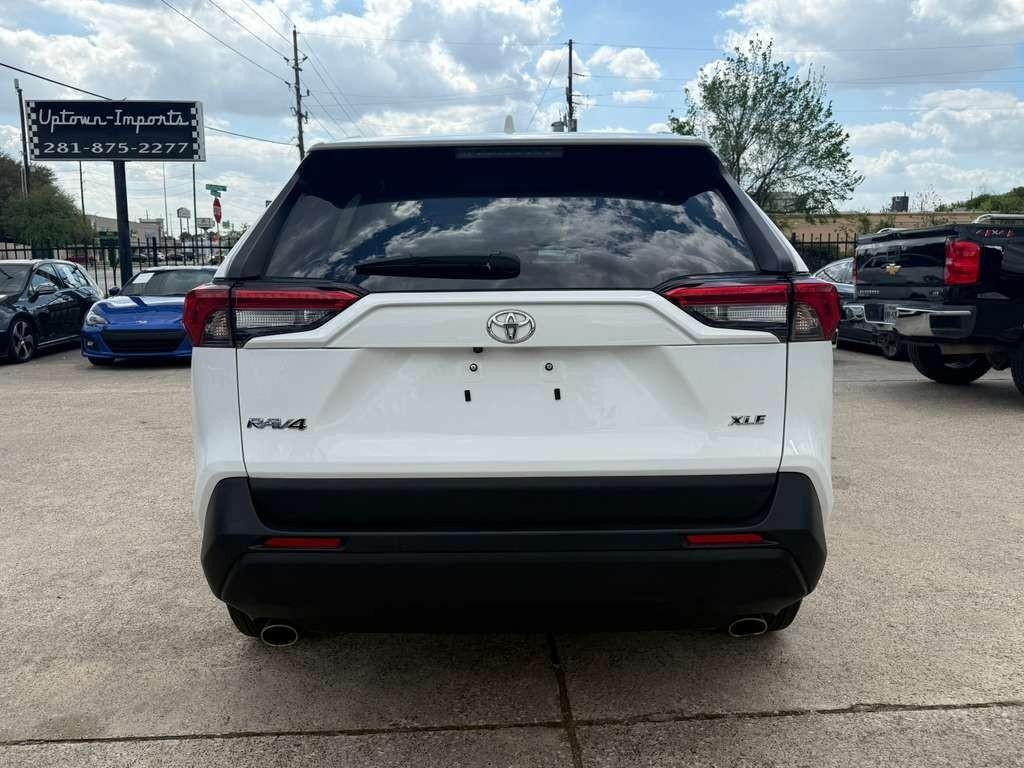 Toyota RAV4 Vehicle Full-screen Gallery Image 07