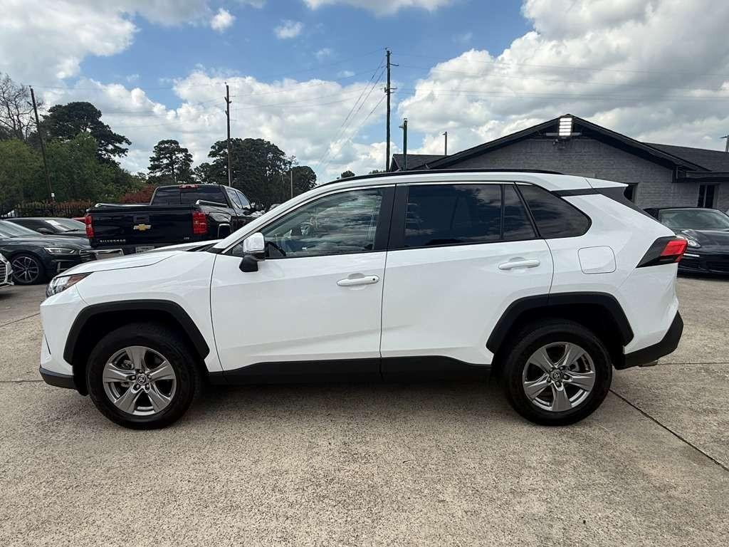 Toyota RAV4 Vehicle Full-screen Gallery Image 09