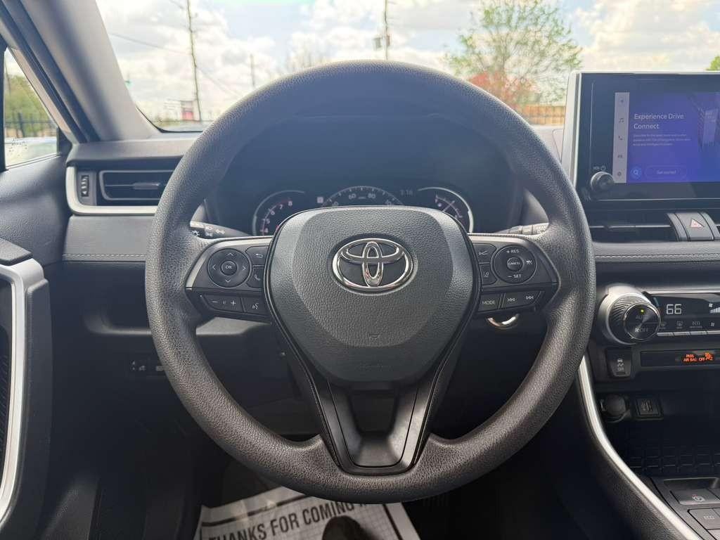 Toyota RAV4 Vehicle Full-screen Gallery Image 19