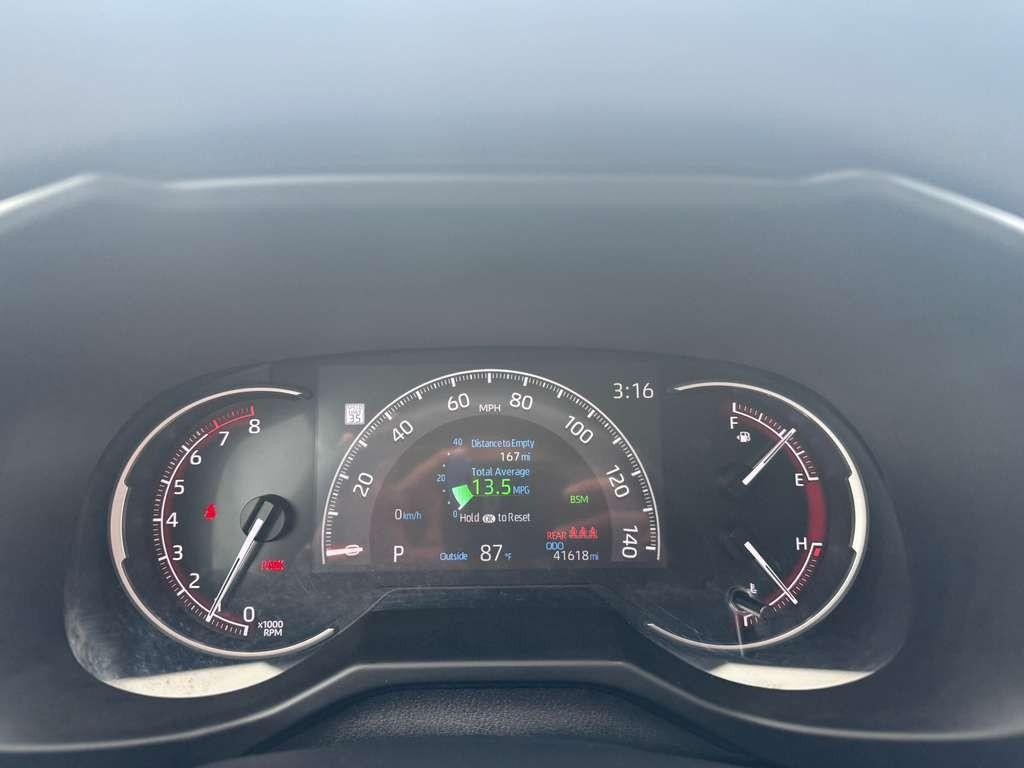 Toyota RAV4 Vehicle Full-screen Gallery Image 20