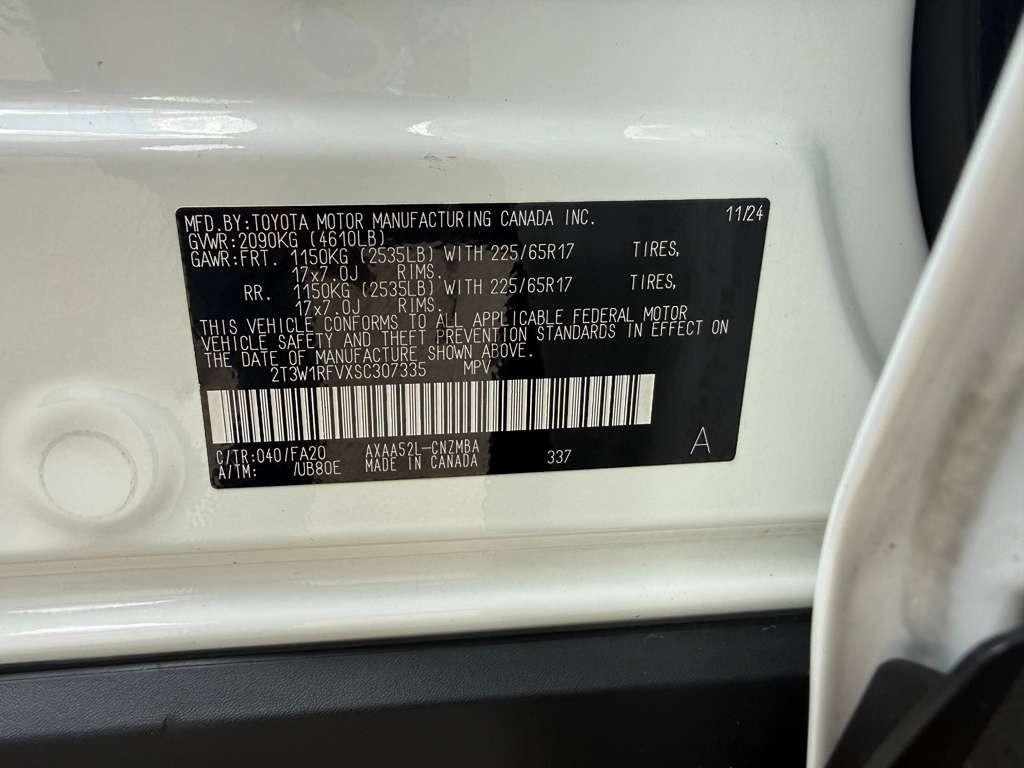 Toyota RAV4 Vehicle Full-screen Gallery Image 25