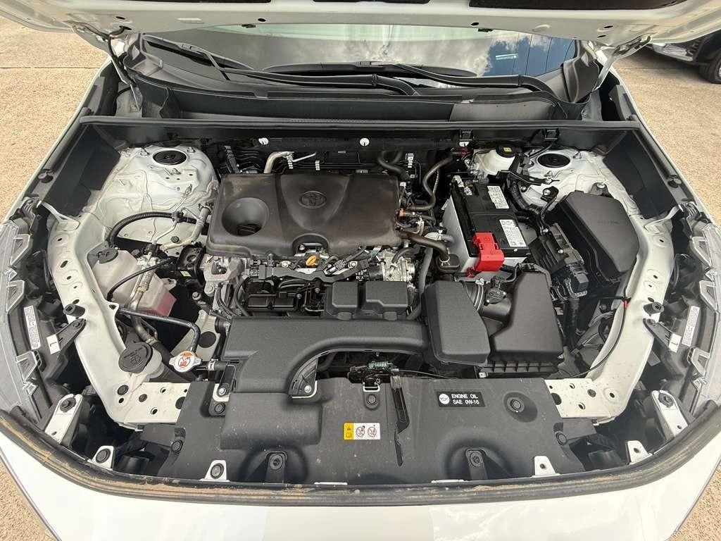 Toyota RAV4 Vehicle Full-screen Gallery Image 26