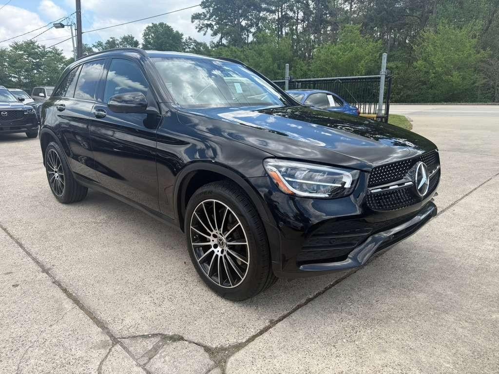 Mercedes-Benz GLC 300 Vehicle Full-screen Gallery Image 04