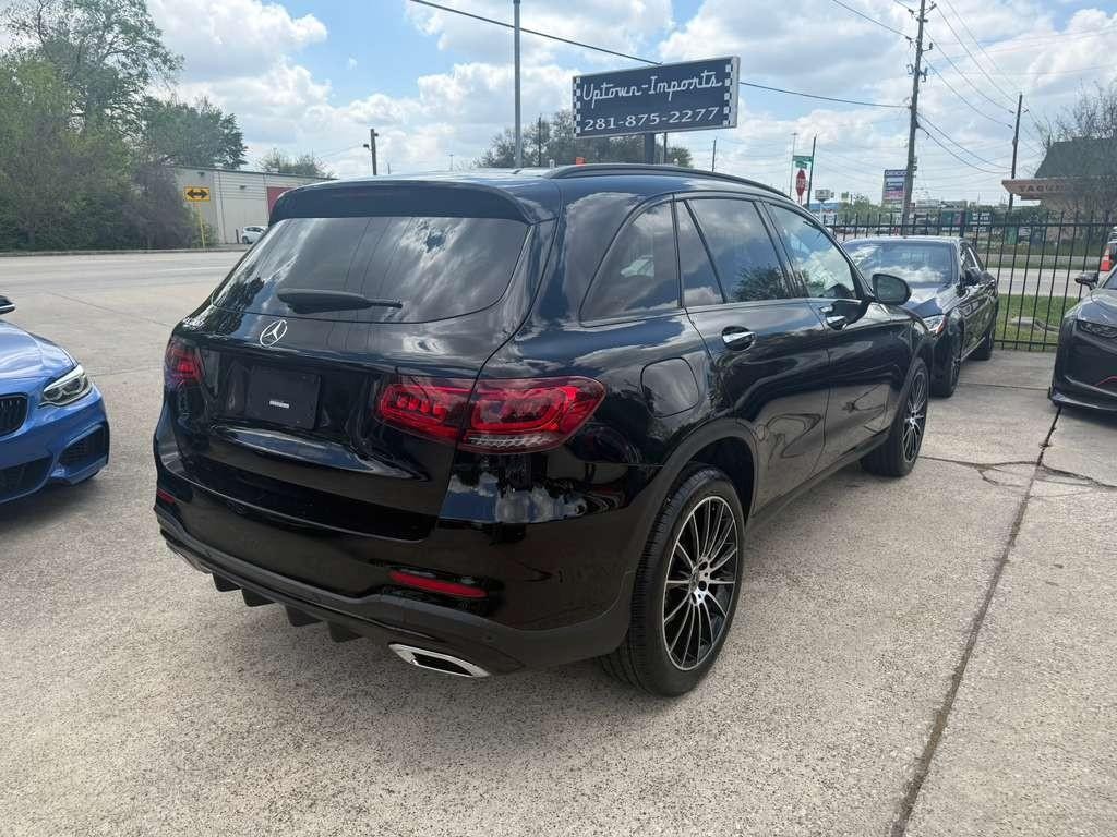 Mercedes-Benz GLC 300 Vehicle Full-screen Gallery Image 06