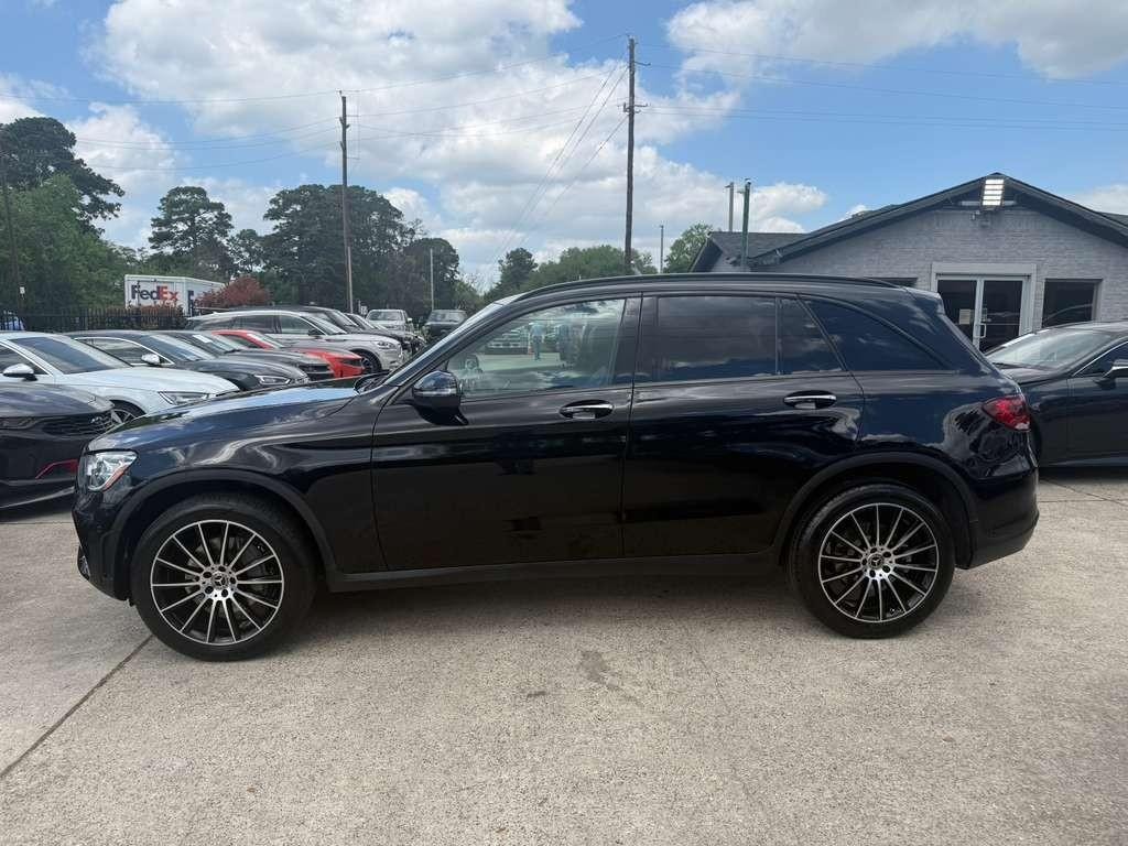 Mercedes-Benz GLC 300 Vehicle Full-screen Gallery Image 09