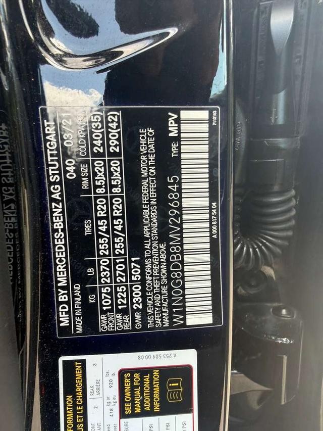 Mercedes-Benz GLC 300 Vehicle Full-screen Gallery Image 28