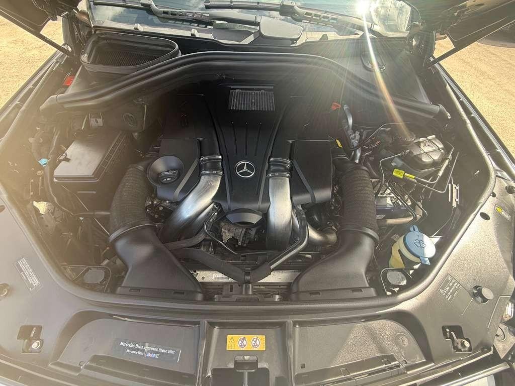 Mercedes-Benz GL 550 Vehicle Full-screen Gallery Image 31