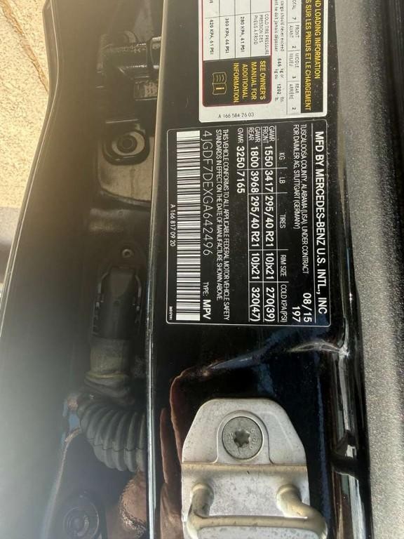 Mercedes-Benz GL 550 Vehicle Full-screen Gallery Image 32