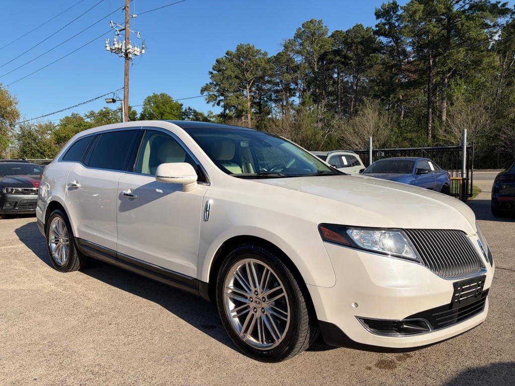 Lincoln MKT Vehicle Full-screen Gallery Image 04