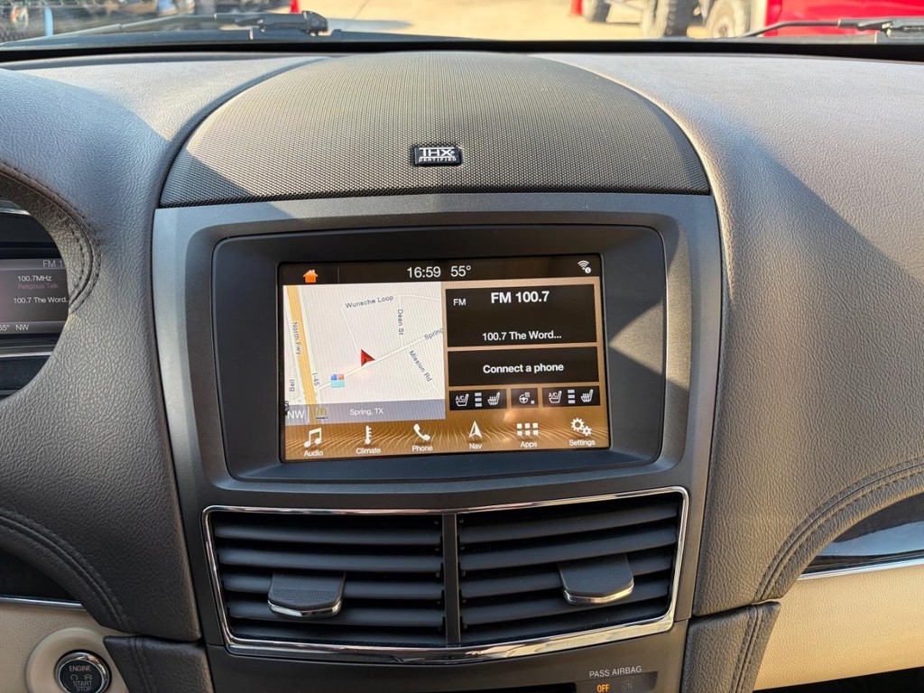 Lincoln MKT Vehicle Full-screen Gallery Image 23