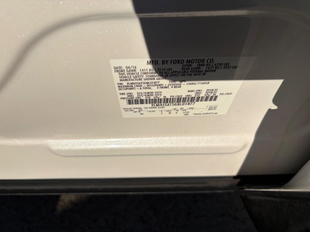 Lincoln MKT Vehicle Full-screen Gallery Image 31