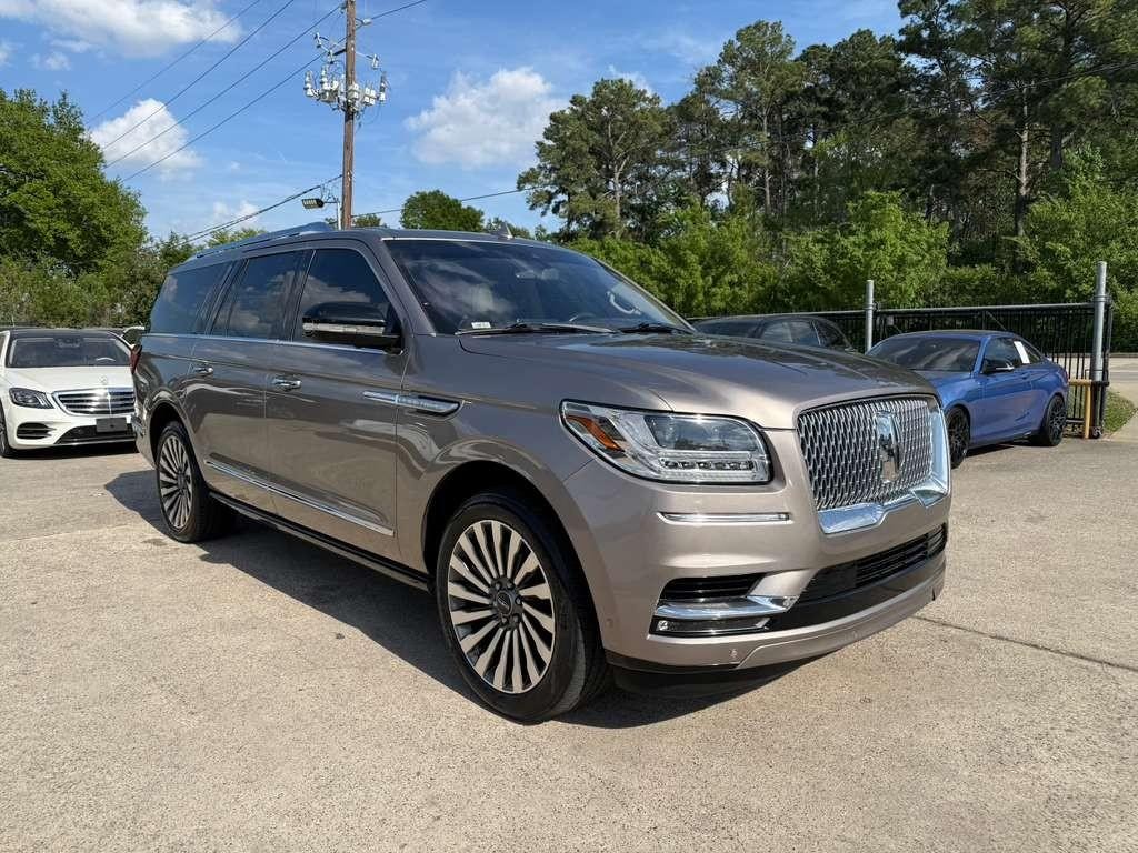 Lincoln Navigator L Vehicle Full-screen Gallery Image 04