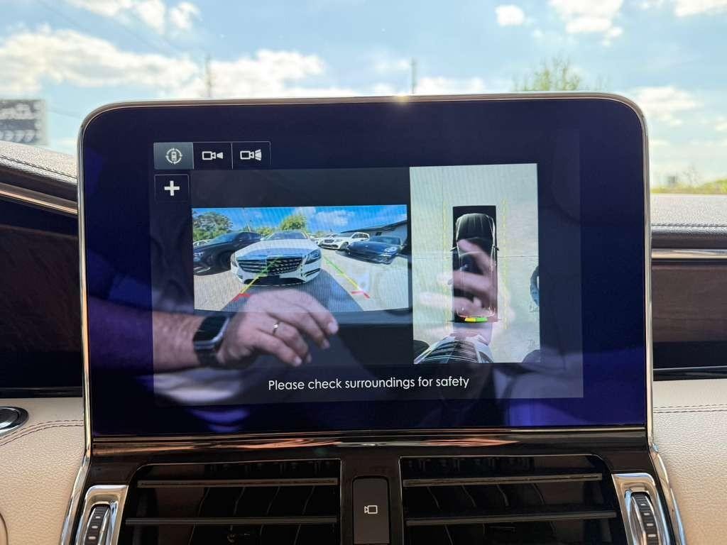 Lincoln Navigator L Vehicle Full-screen Gallery Image 29