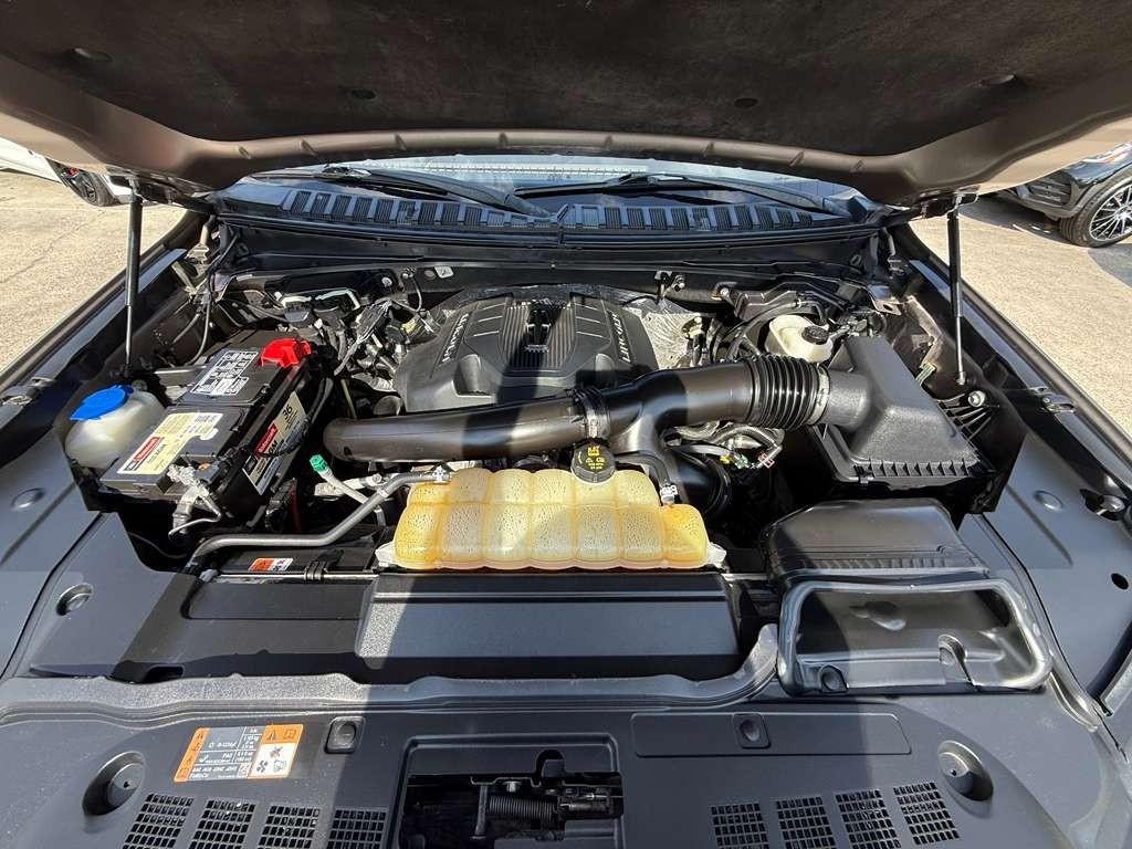 Lincoln Navigator L Vehicle Full-screen Gallery Image 31