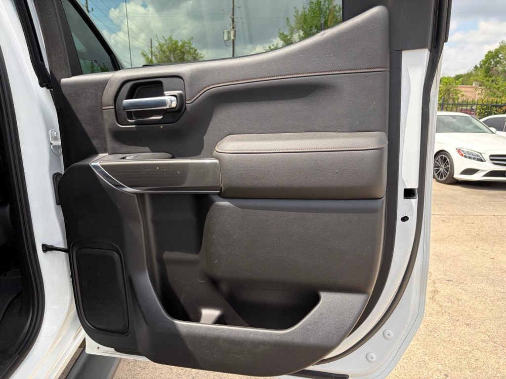 GMC Sierra 1500 Vehicle Full-screen Gallery Image 18